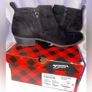 Arizona Jeans black suede booties, size 9, lightly loved zipper on both sides